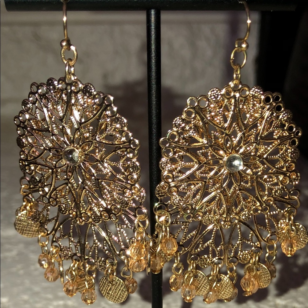 Beautiful earrings (not sure of material, but they are nickel free).